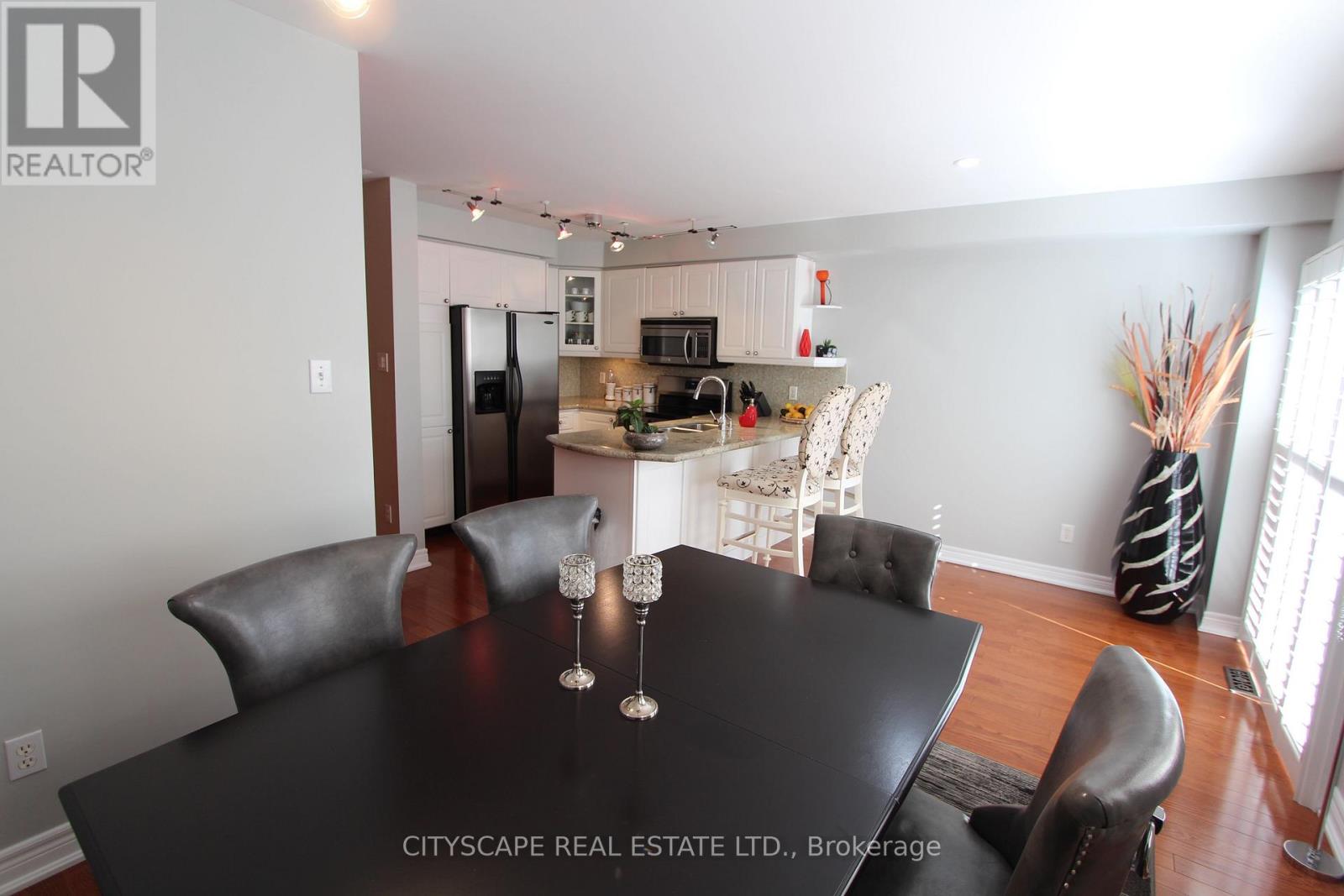 3162 Pearwood Place, Mississauga, Ontario  L5B 4H1 - Photo 9 - W13000654