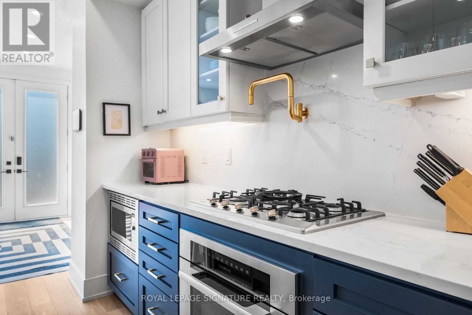 204 Mcroberts Avenue, Toronto, Ontario  M6E 0B2 - Photo 11 - W13000778