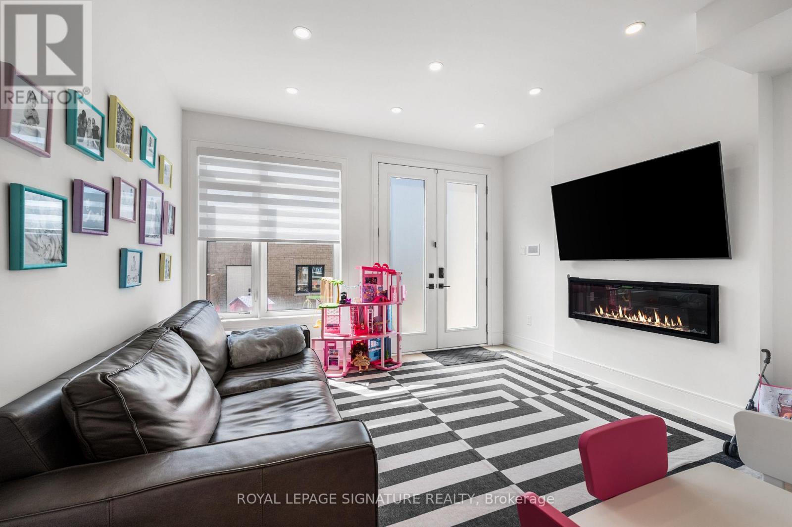 204 Mcroberts Avenue, Toronto, Ontario  M6E 0B2 - Photo 14 - W13000778