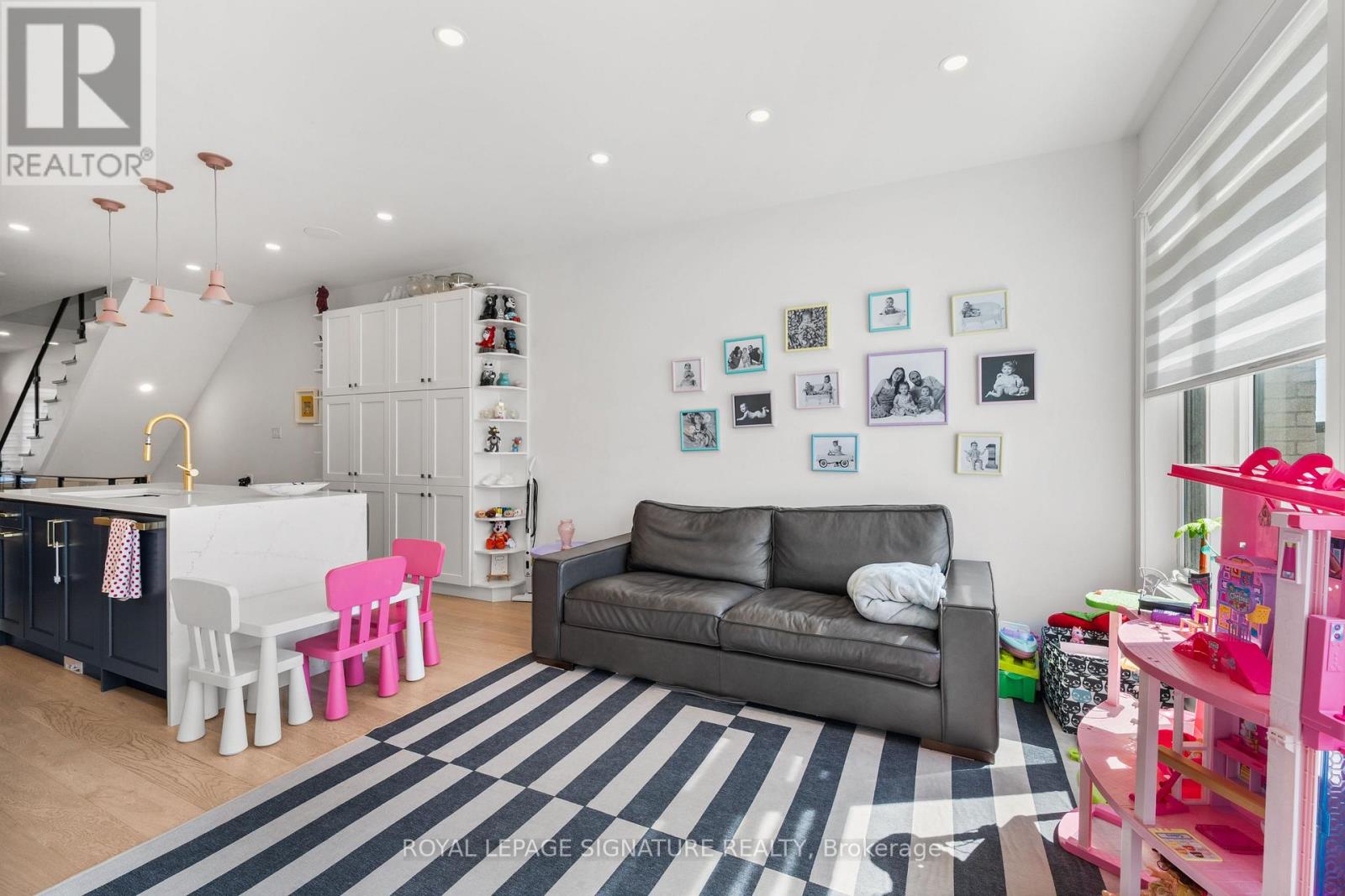 204 Mcroberts Avenue, Toronto, Ontario  M6E 0B2 - Photo 15 - W13000778