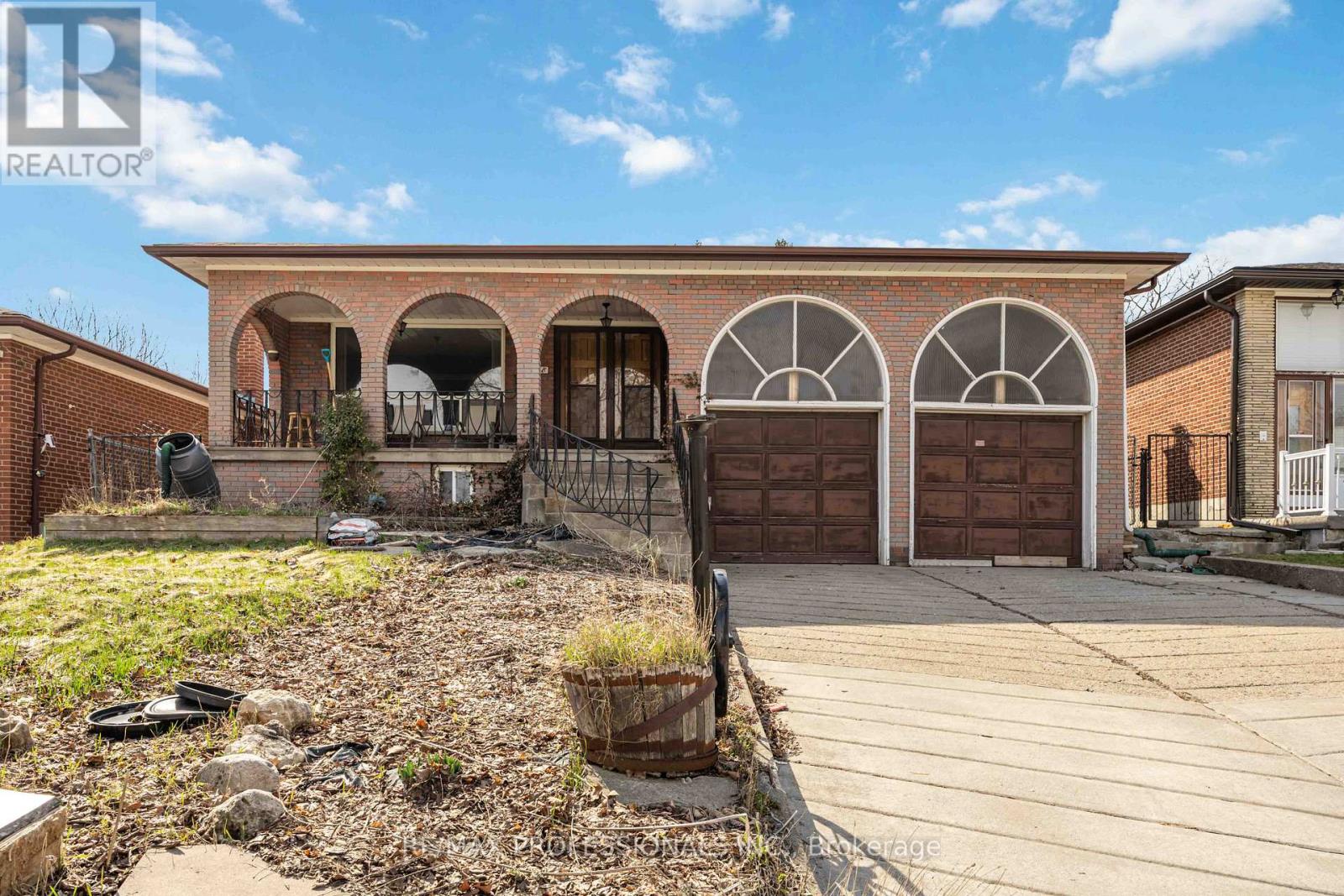 118 TANDRIDGE CRESCENT, Toronto, Ontario