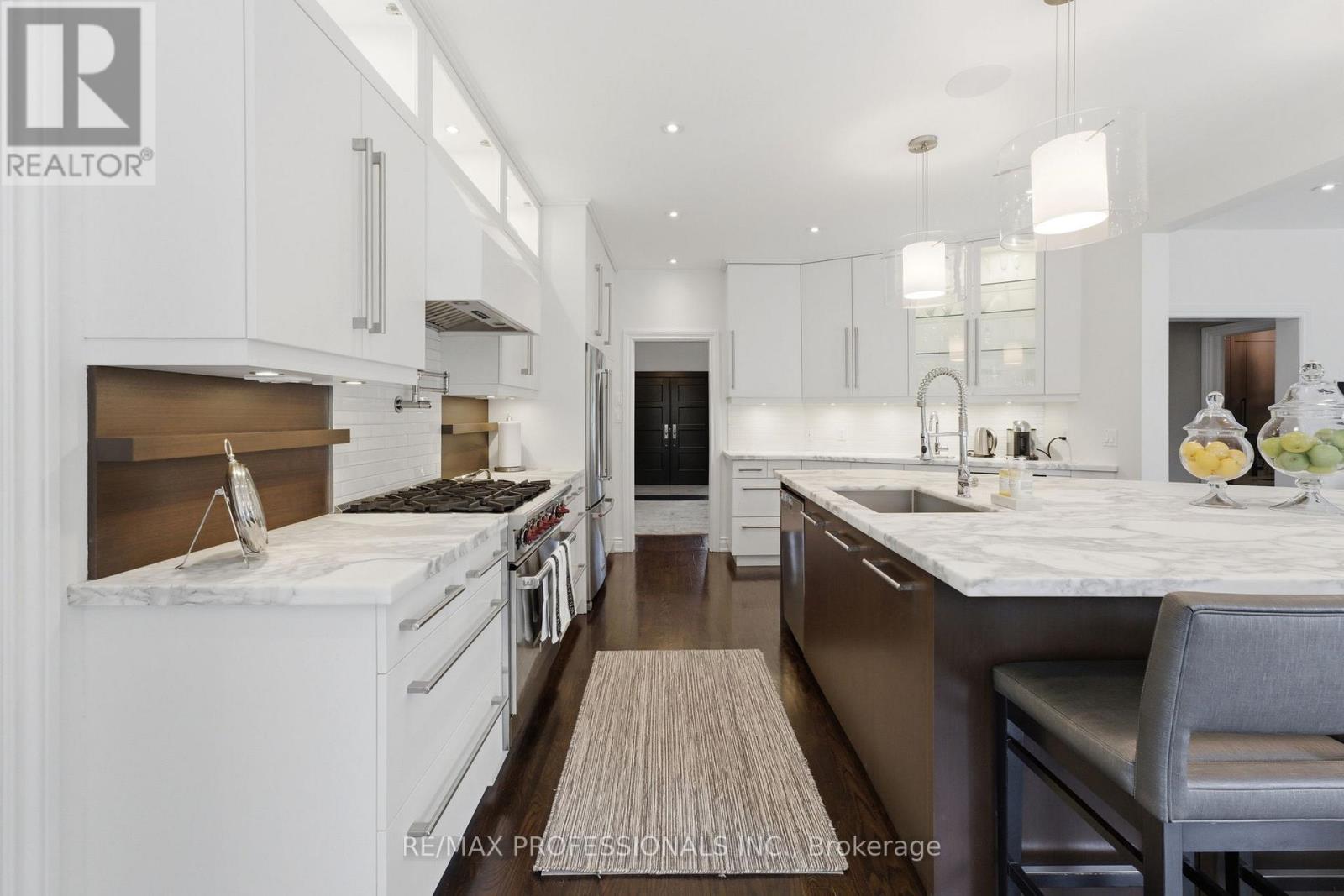 17 Rockingham Drive, Toronto, Ontario  M9A 1P2 - Photo 8 - W13000830