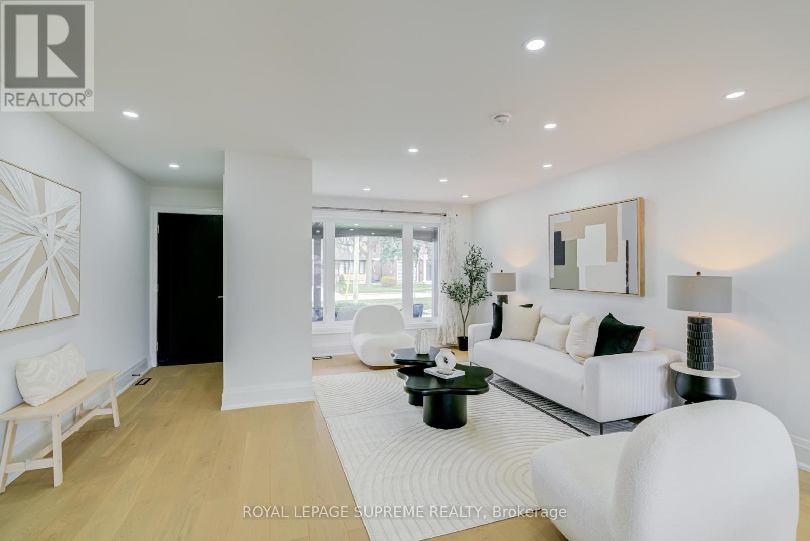 21 Spencely Court, Toronto, Ontario  M9P 1N4 - Photo 3 - W13000832