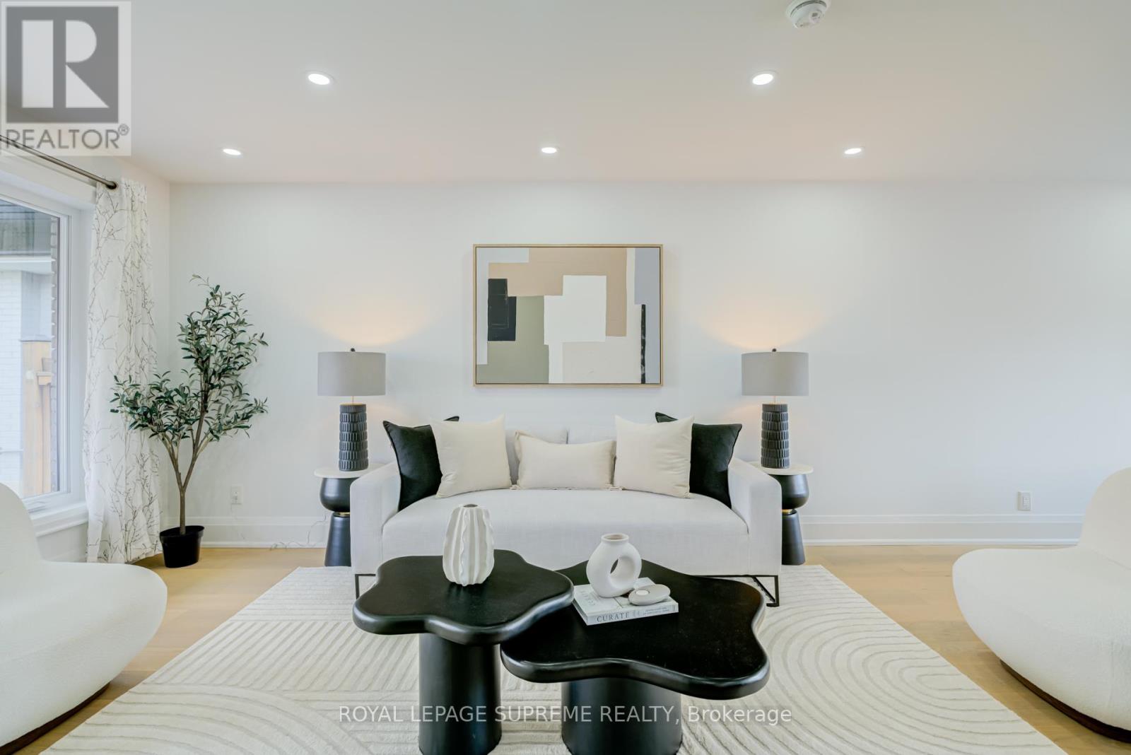 21 Spencely Court, Toronto, Ontario  M9P 1N4 - Photo 4 - W13000832