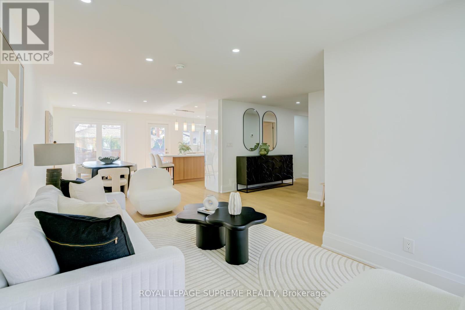 21 Spencely Court, Toronto, Ontario  M9P 1N4 - Photo 6 - W13000832