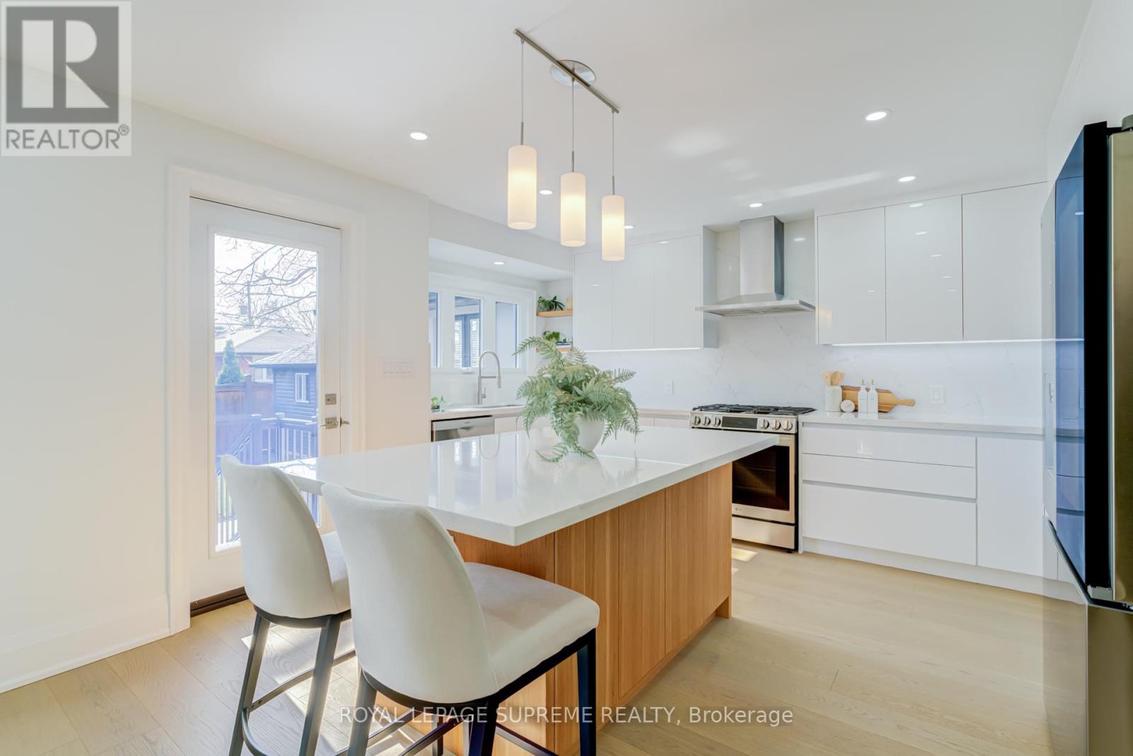 21 Spencely Court, Toronto, Ontario  M9P 1N4 - Photo 7 - W13000832