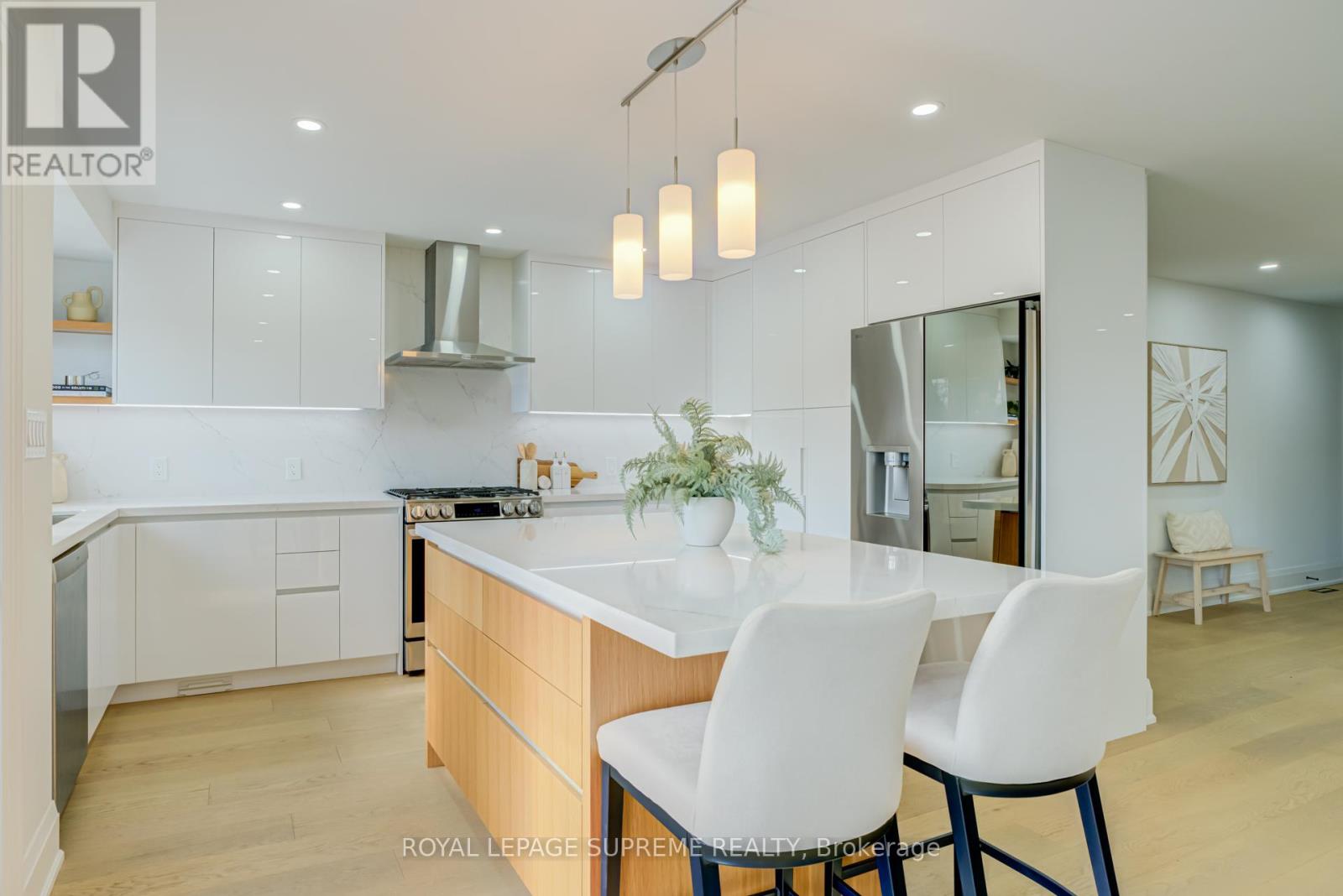 21 Spencely Court, Toronto, Ontario  M9P 1N4 - Photo 8 - W13000832