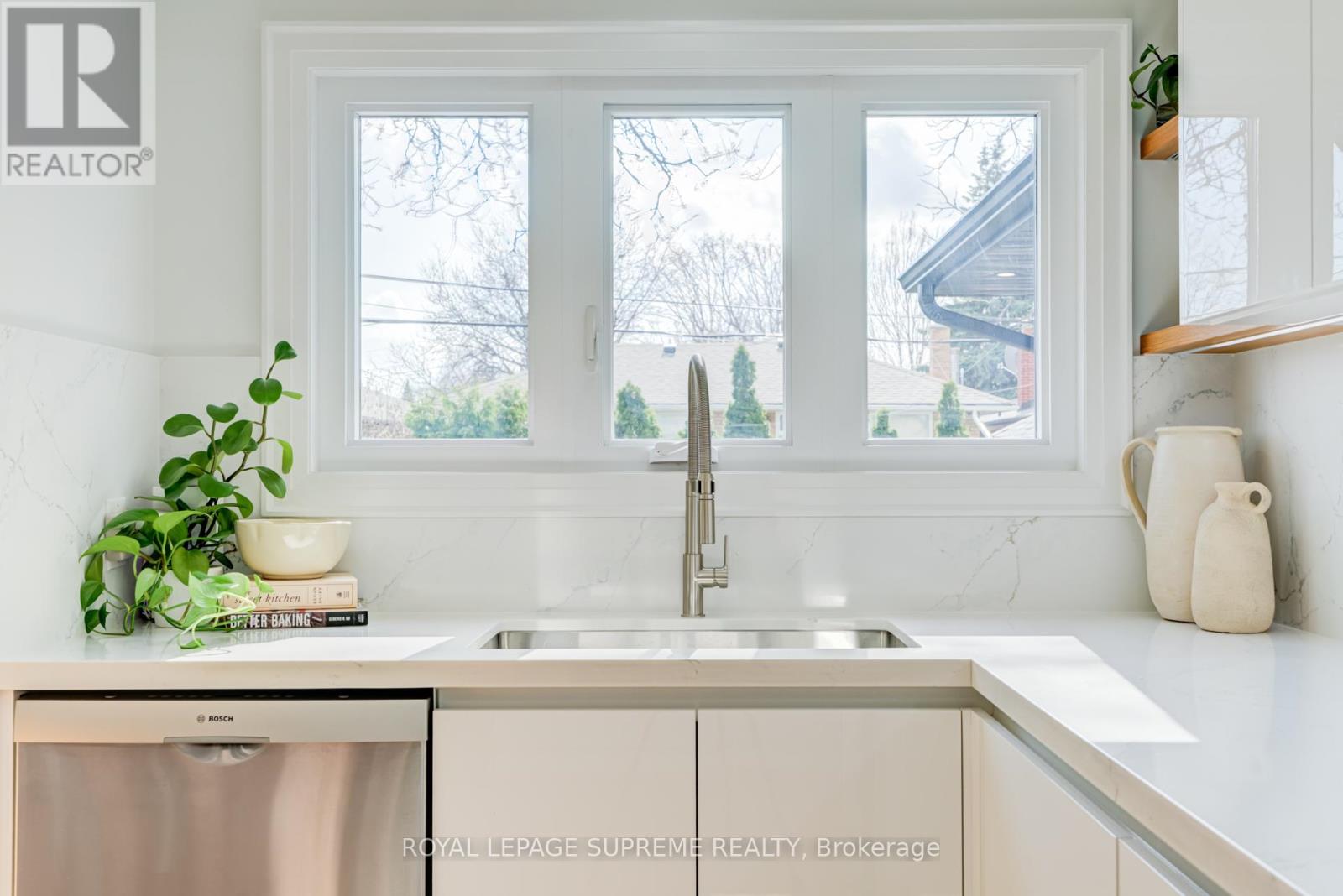 21 Spencely Court, Toronto, Ontario  M9P 1N4 - Photo 9 - W13000832