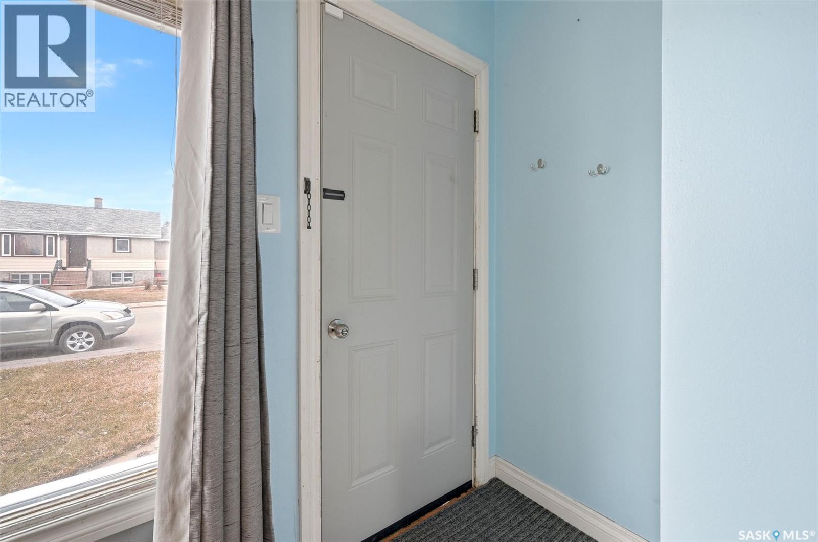 2049 Fleury Street, Regina, Saskatchewan  S4N 2M1 - Photo 3 - SK032953