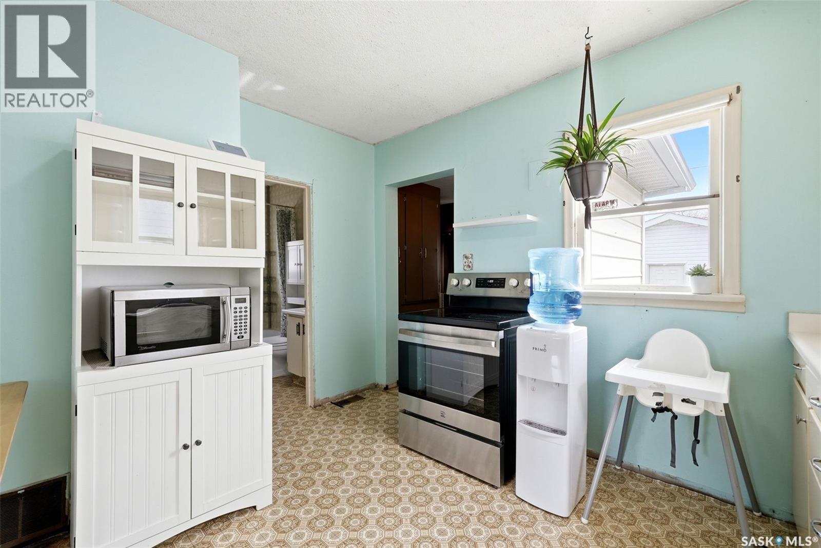 2049 Fleury Street, Regina, Saskatchewan  S4N 2M1 - Photo 9 - SK032953