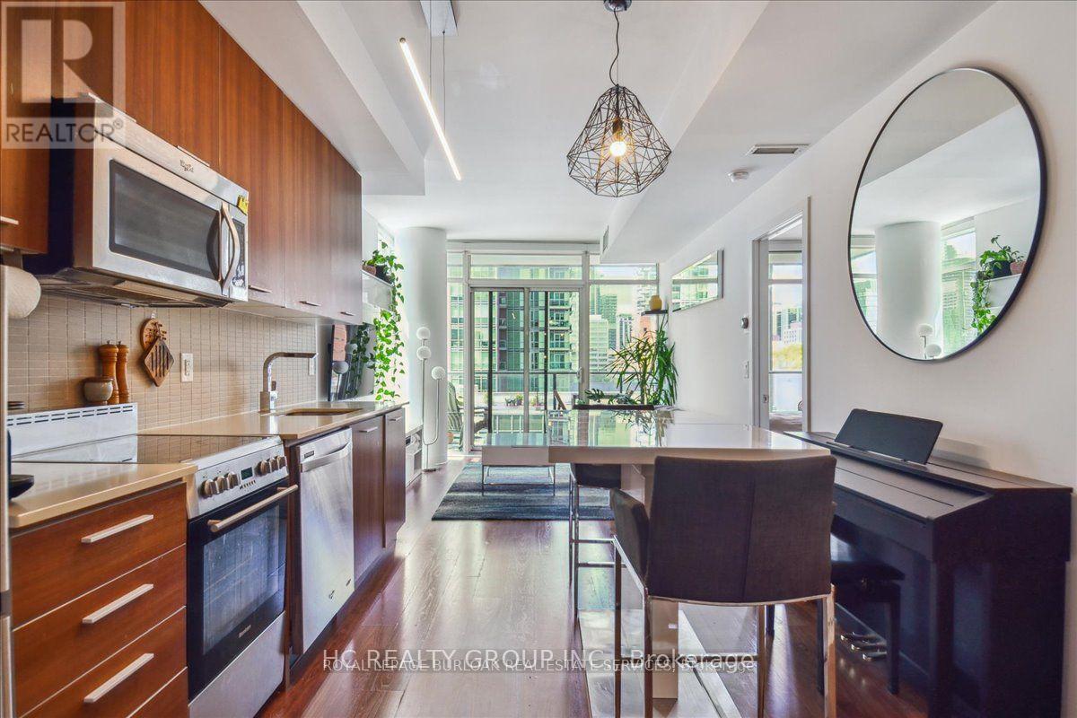 1011 - 105 George Street, Toronto, Ontario  M5A 0L4 - Photo 4 - C12999304