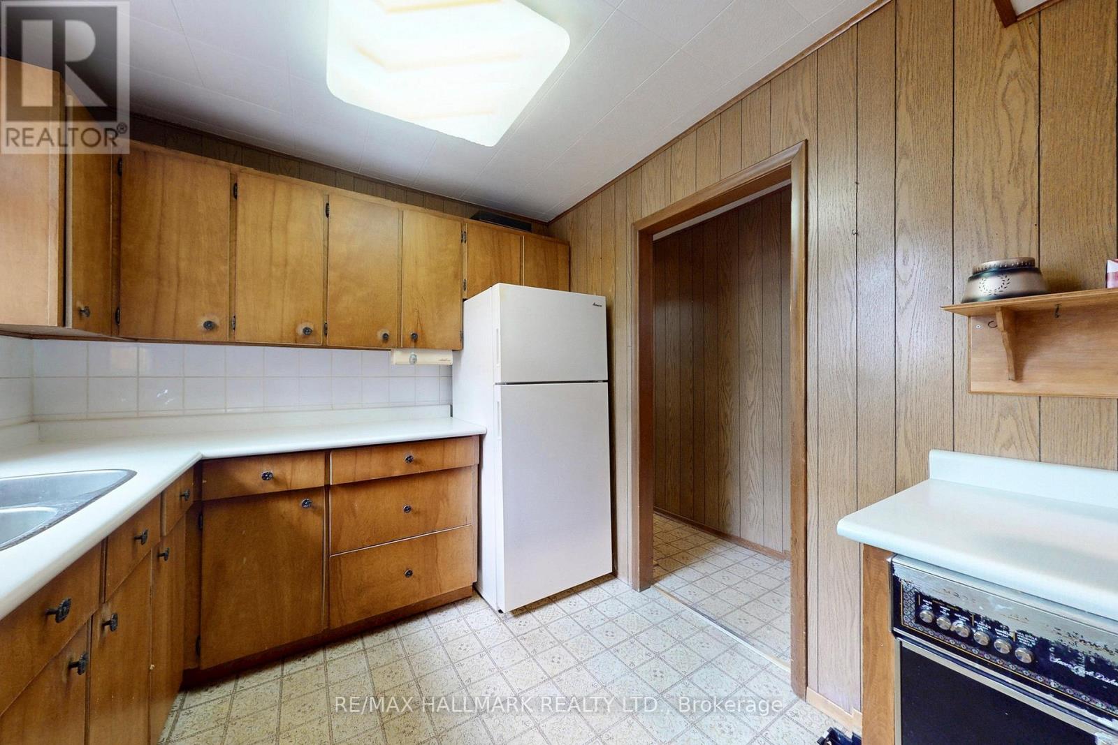 63 Oxford Street, Richmond Hill, Ontario  L4C 4L6 - Photo 12 - N12979766