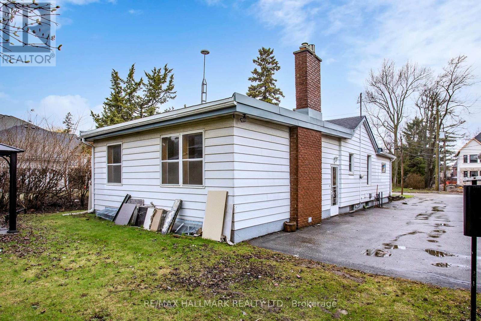 63 Oxford Street, Richmond Hill, Ontario  L4C 4L6 - Photo 34 - N12979766