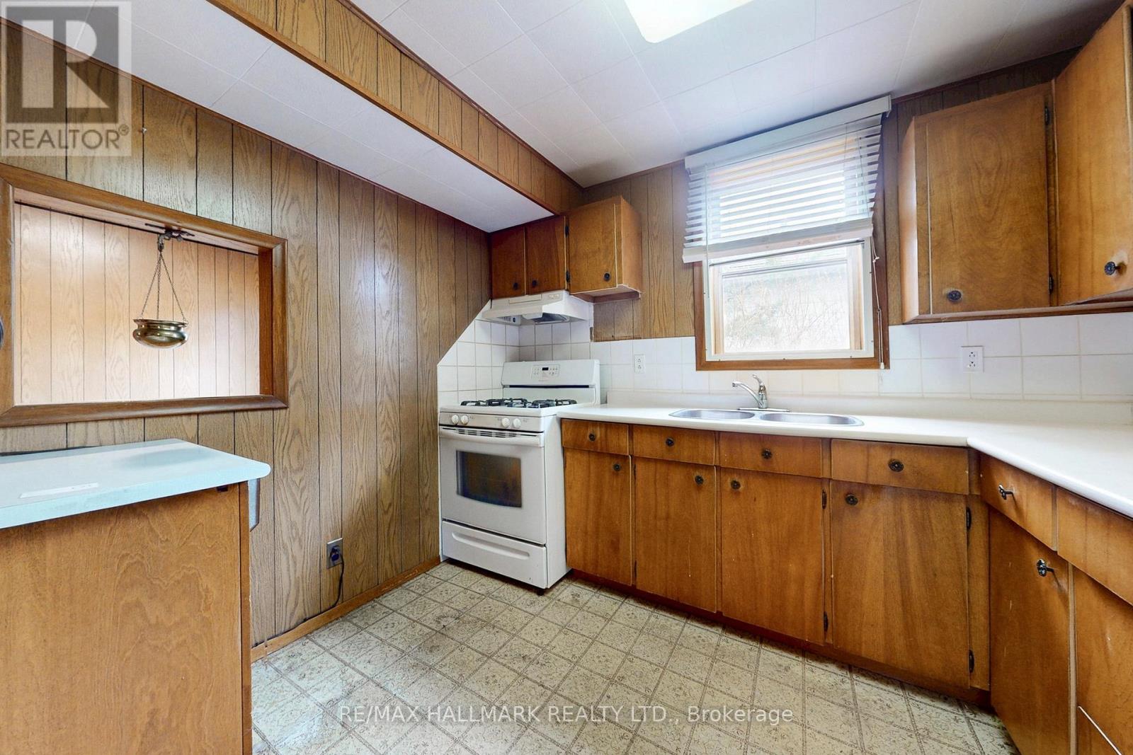 63 Oxford Street, Richmond Hill, Ontario  L4C 4L6 - Photo 9 - N12979766