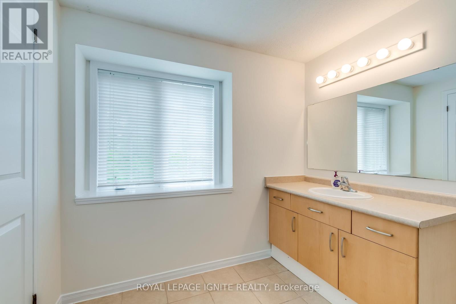 64 Templewood Drive, Kitchener, Ontario  N2R 1X3 - Photo 32 - X13000804