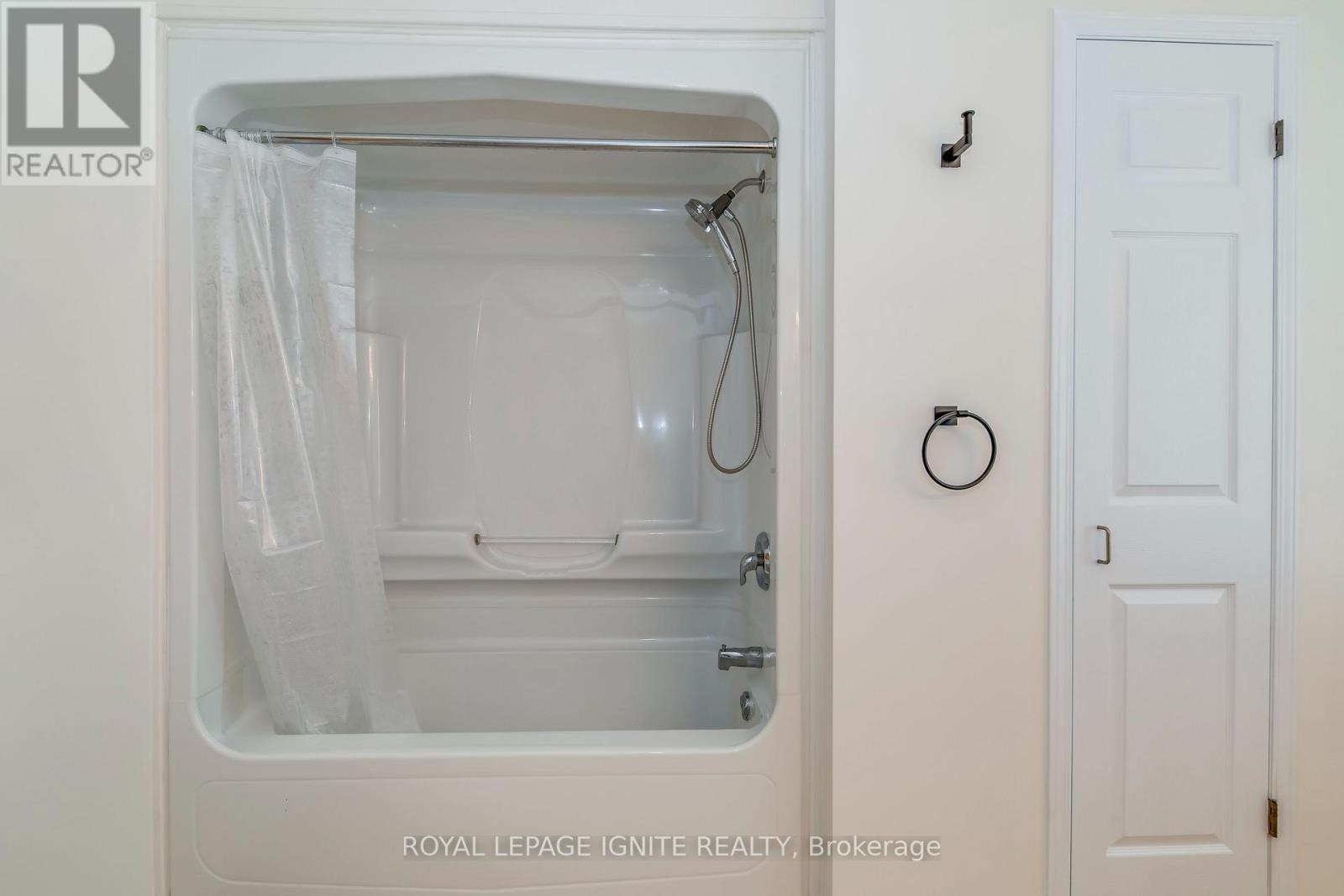 64 Templewood Drive, Kitchener, Ontario  N2R 1X3 - Photo 33 - X13000804