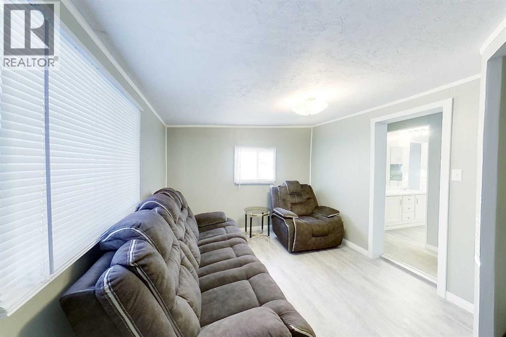 108 3 Street Sw, Slave Lake, Alberta  T0G 2A4 - Photo 3 - A2297742