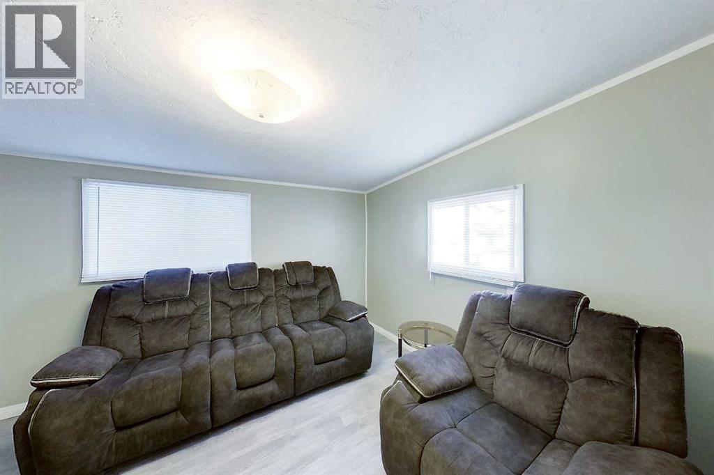 108 3 Street Sw, Slave Lake, Alberta  T0G 2A4 - Photo 2 - A2297742