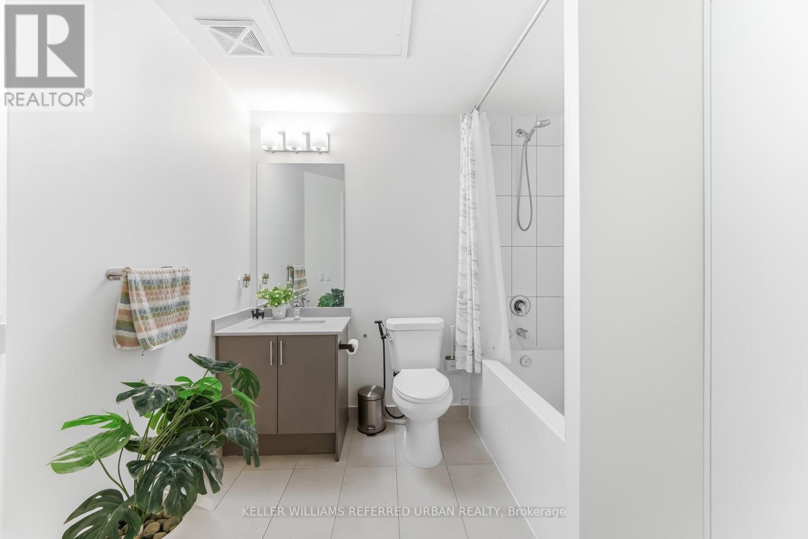 1115 - 9000 Jane Street, Vaughan, Ontario  L4K 0M6 - Photo 8 - N12895144