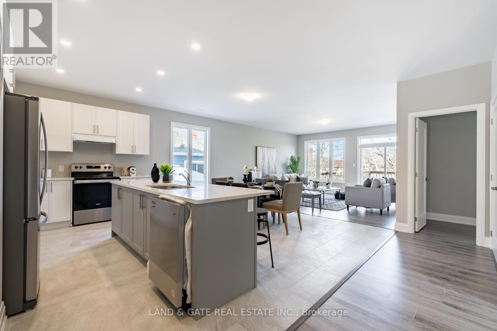 127 Gibbons Street, Oshawa, Ontario  L1J 4Y1 - Photo 4 - E13001102