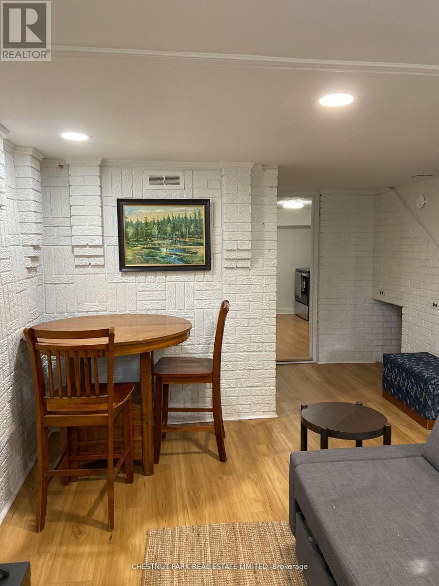 Lower - 173 Chambers Avenue, Toronto, Ontario  M6N 3M5 - Photo 6 - W12995368