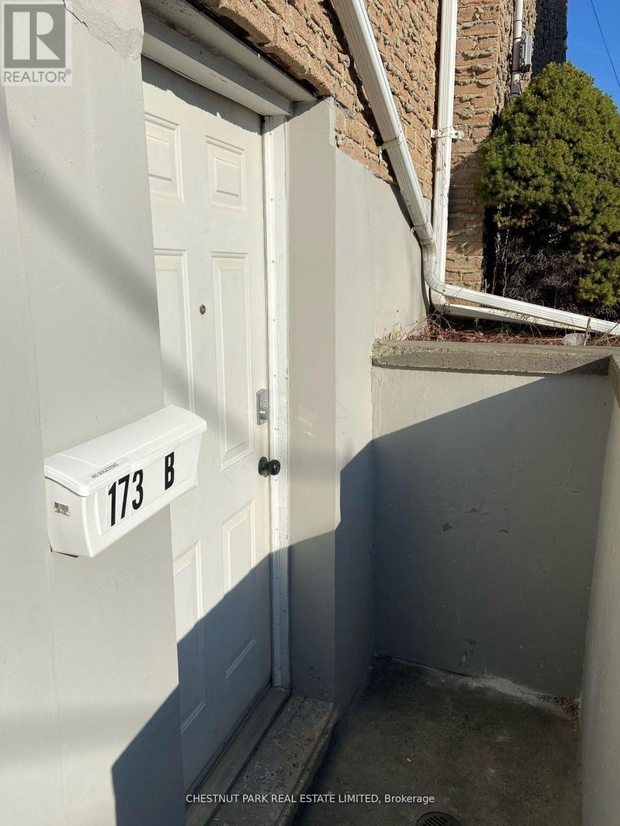 Lower - 173 Chambers Avenue, Toronto, Ontario  M6N 3M5 - Photo 2 - W12995368