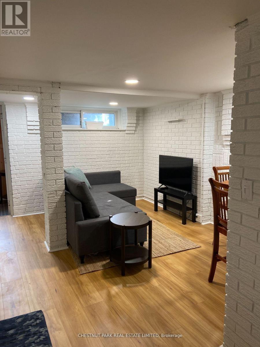 Lower - 173 Chambers Avenue, Toronto, Ontario  M6N 3M5 - Photo 7 - W12995368