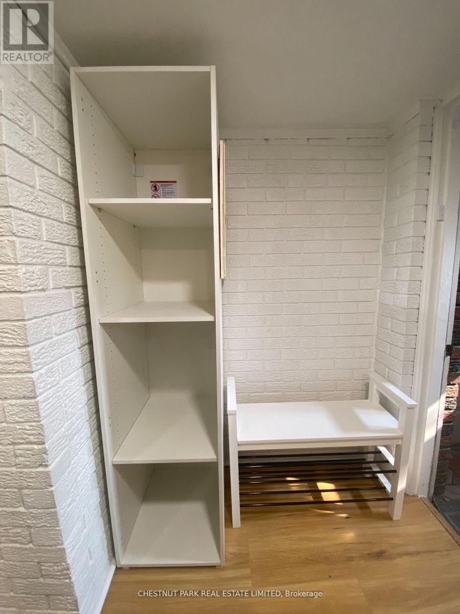 Lower - 173 Chambers Avenue, Toronto, Ontario  M6N 3M5 - Photo 8 - W12995368