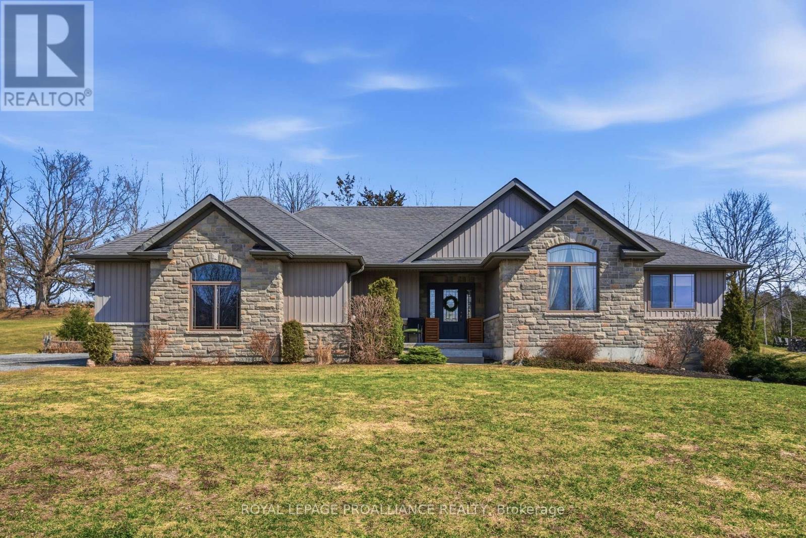 42 WINDWHISPER DRIVE, Belleville, Ontario