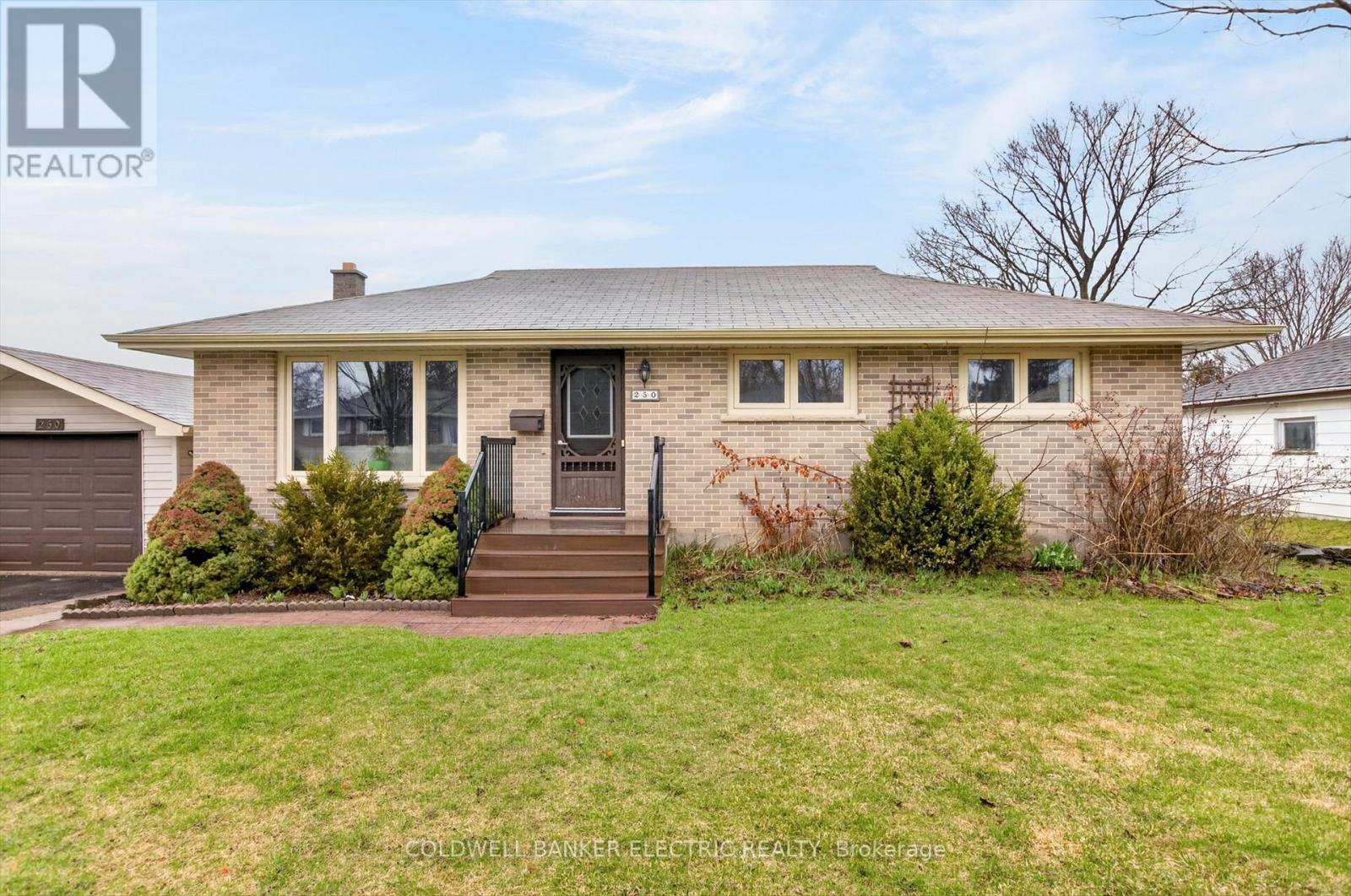 250 Collison Crescent, Peterborough, Ontario  K9J 1A8 - Photo 2 - X13001214