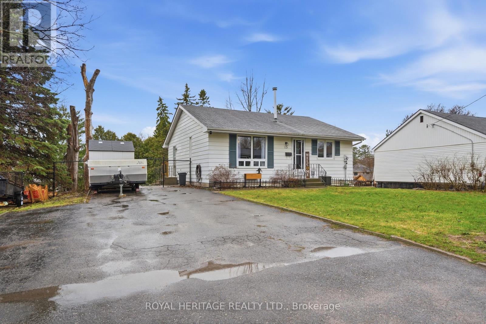 15 Kidd Avenue, Quinte West, Ontario  K8V 2C6 - Photo 2 - X13001266