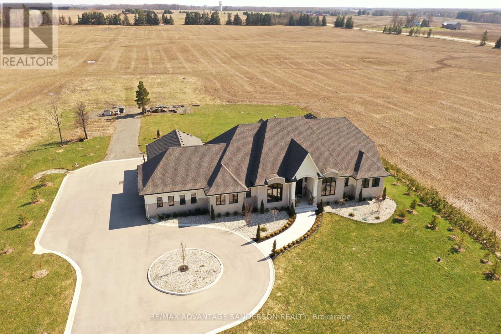 13419 Thirteen Mile Road, Middlesex Centre, Ontario  N0M 1P0 - Photo 2 - X13001056