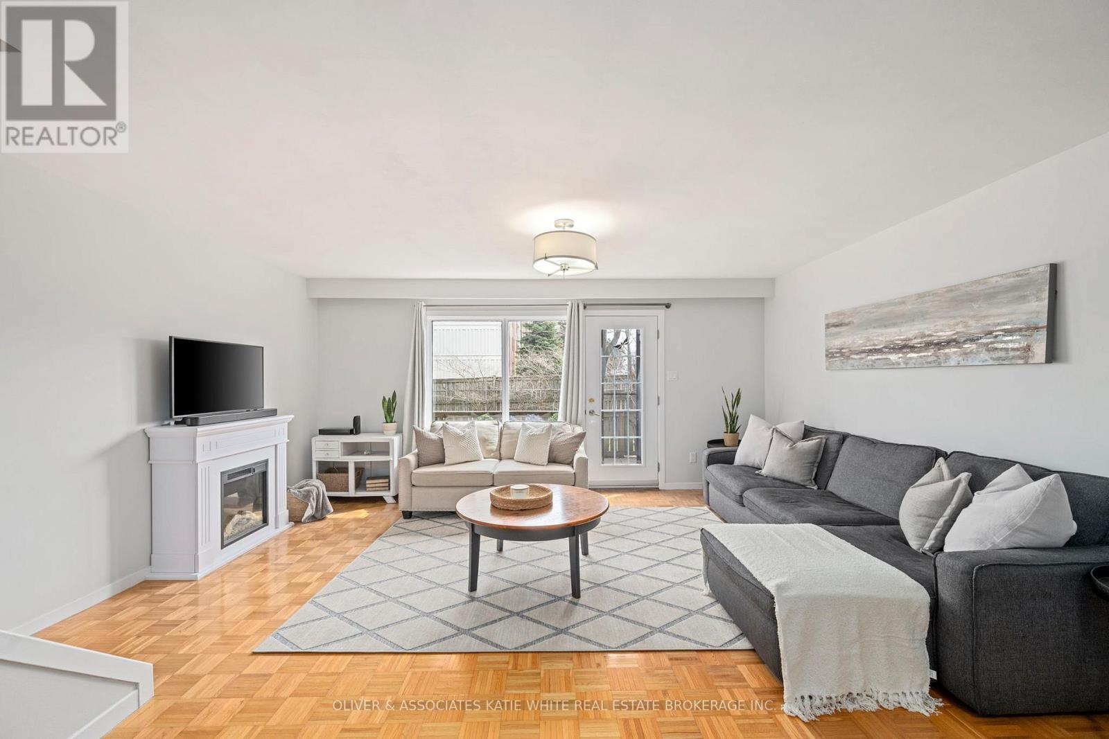 718 Wonderland Road S, London South, Ontario N6K 1L8 - Photo 2 - X13001240