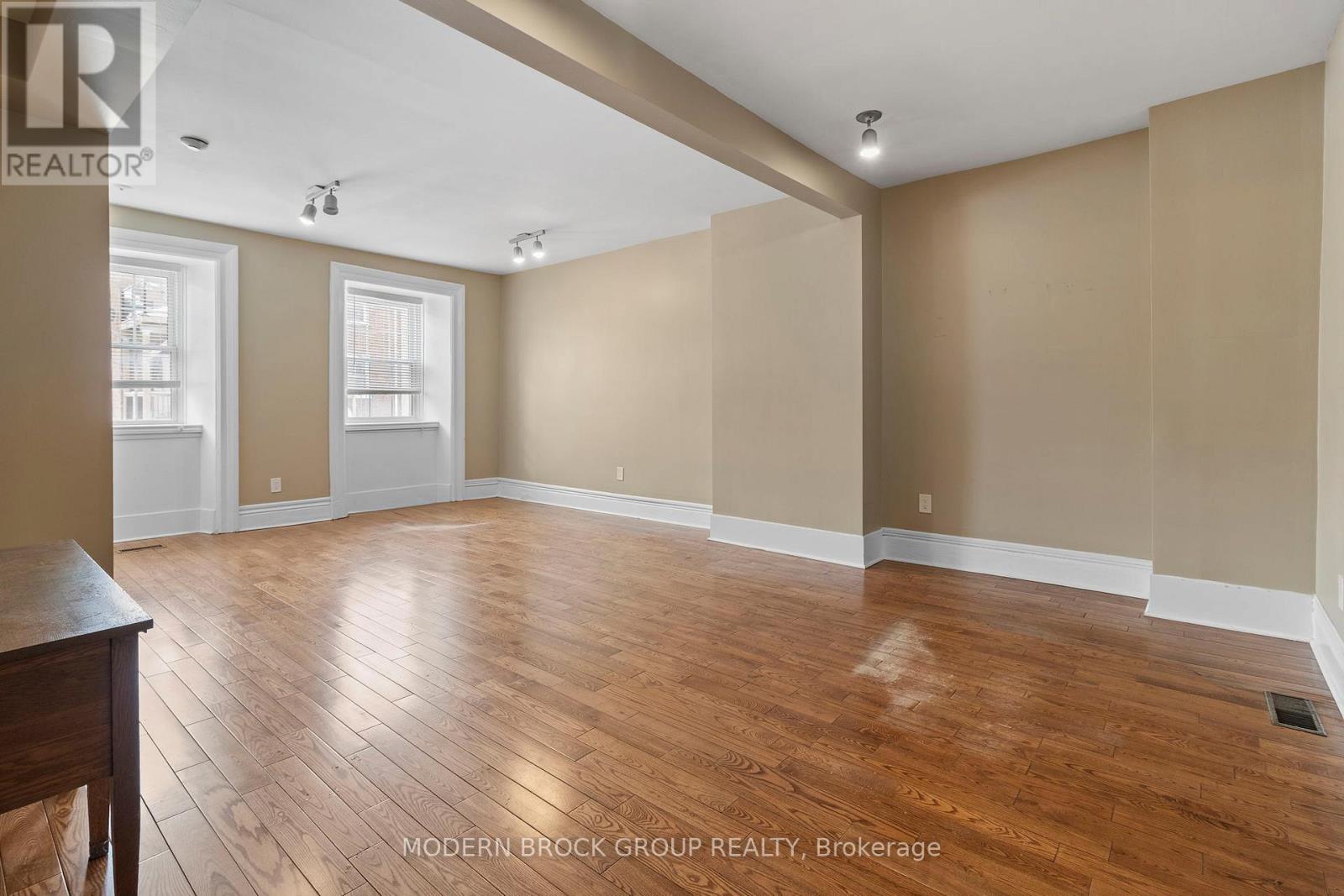 35 Perth Street, Brockville, Ontario  K6V 5C3 - Photo 3 - X12732982