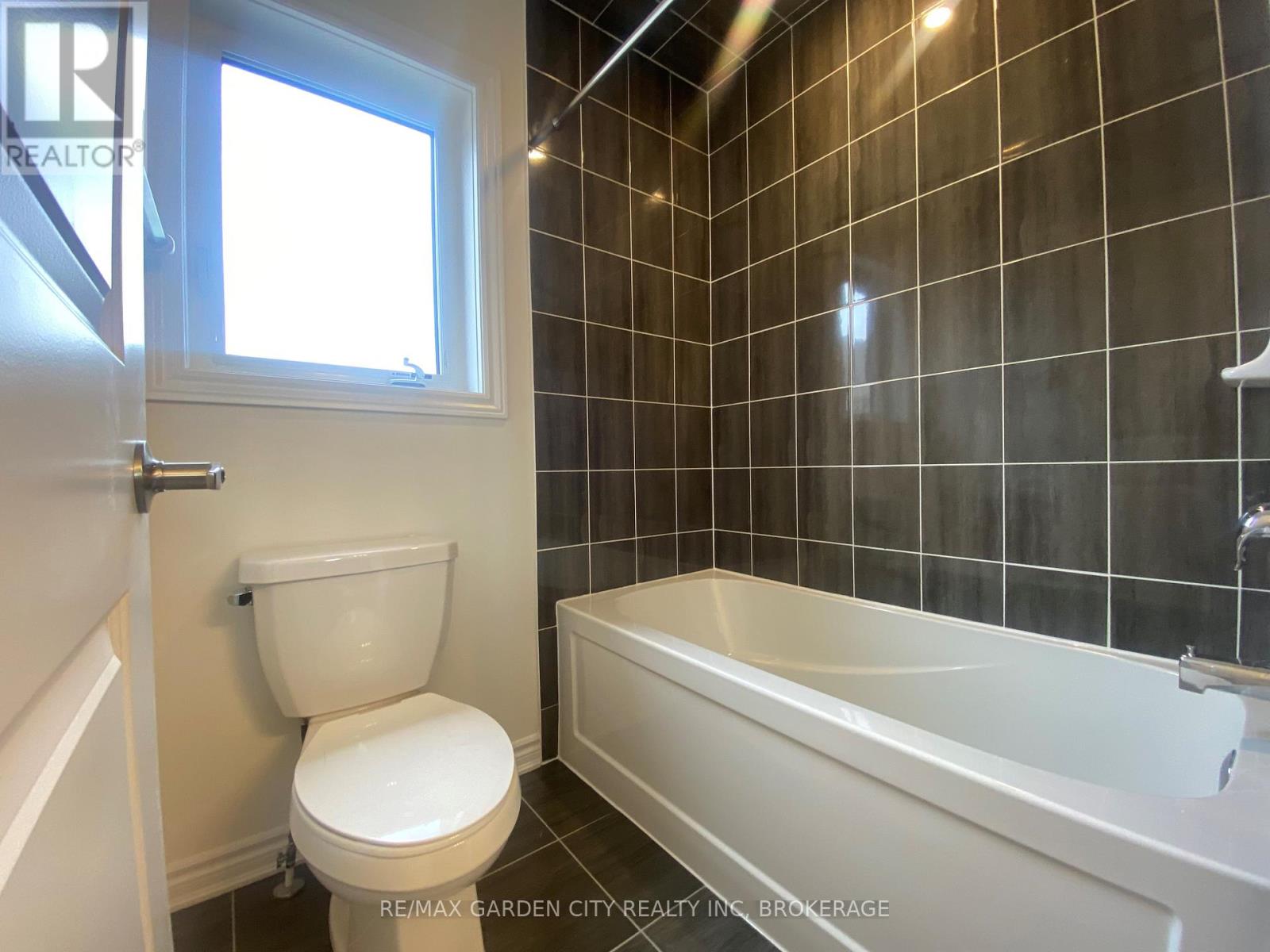 74 Oriole Crescent, Port Colborne, Ontario  L3K 5Z9 - Photo 30 - X13000886