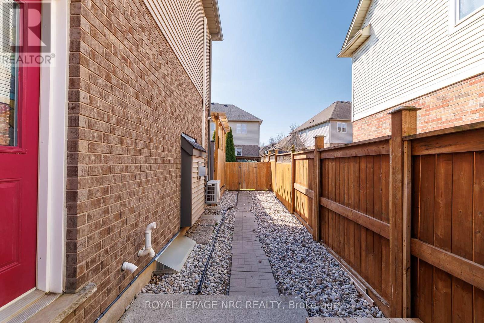 12 Wilfrid Laurier Crescent, St. Catharines, Ontario  L2P 0A4 - Photo 37 - X13000982