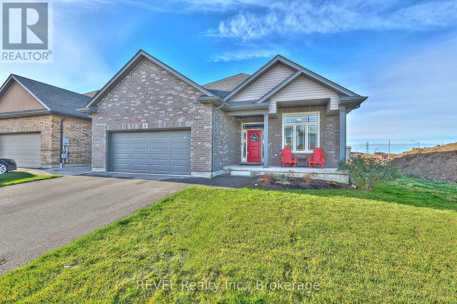 5 Cinnamon Street, Thorold, Ontario  L2V 0H5 - Photo 2 - X13001126