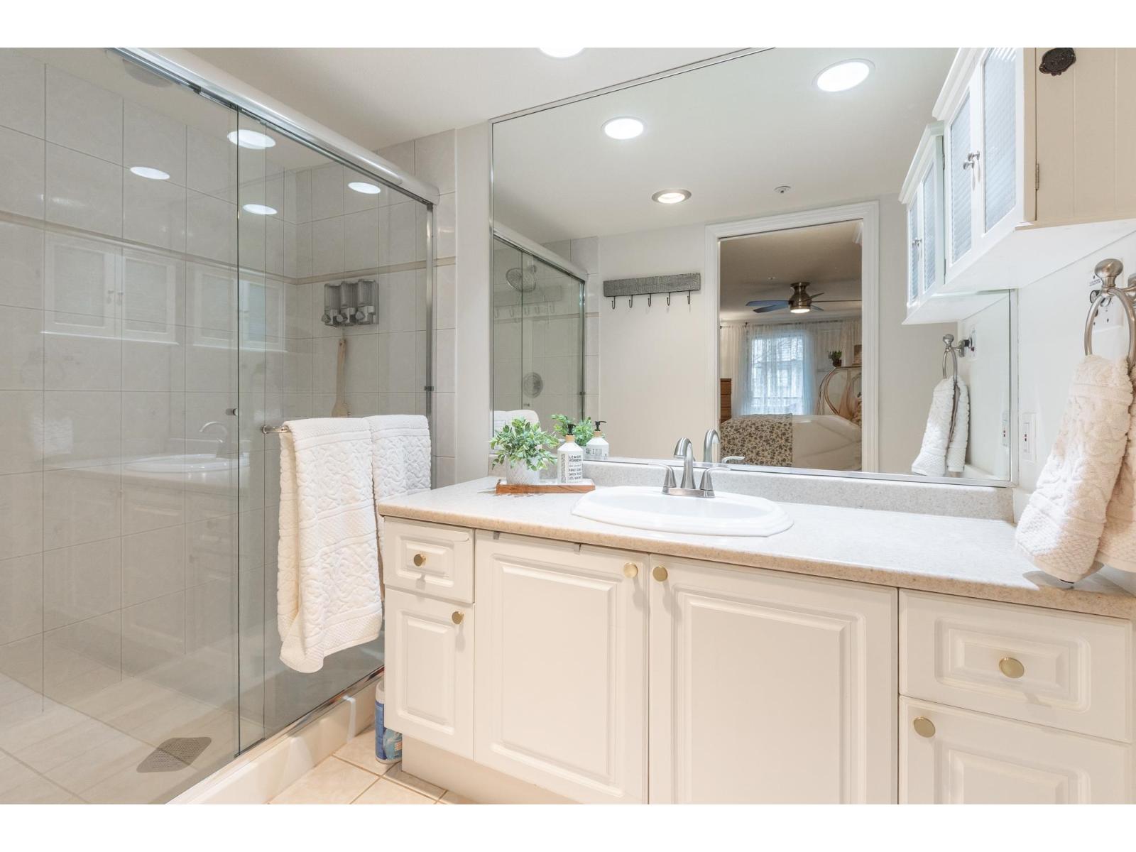 207 1576 Merklin Street, White Rock, British Columbia  V4B 5K2 - Photo 16 - R3111546