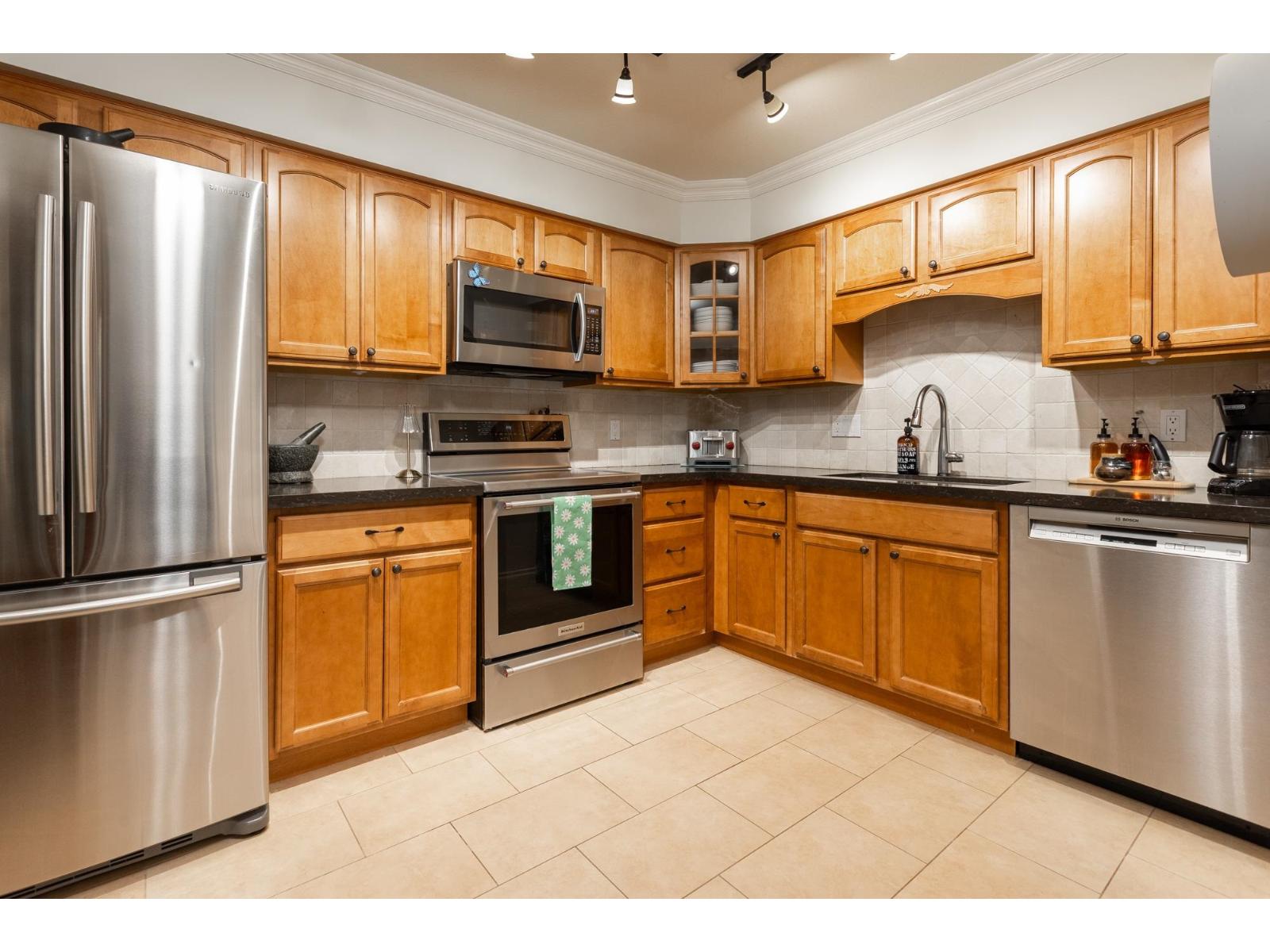 207 1576 Merklin Street, White Rock, British Columbia  V4B 5K2 - Photo 11 - R3111546