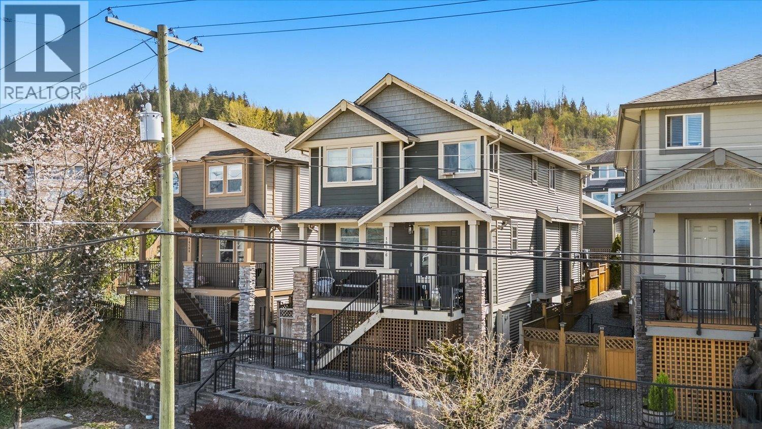 10576 Jackson Road, Maple Ridge, British Columbia  V2W 0G2 - Photo 2 - R3111371