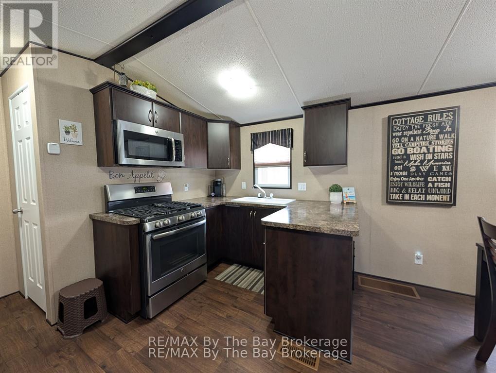 13 Chippewa Trail, Wasaga Beach, Ontario  L9Z 1X7 - Photo 7 - S13000866