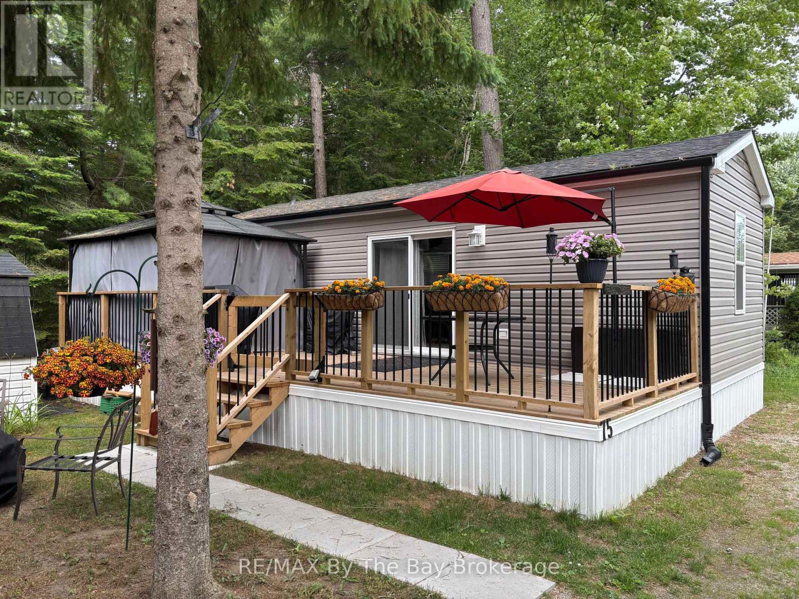 75 - 85 Theme Park Drive, Wasaga Beach, Ontario  L9Z 1X7 - Photo 1 - S13000878