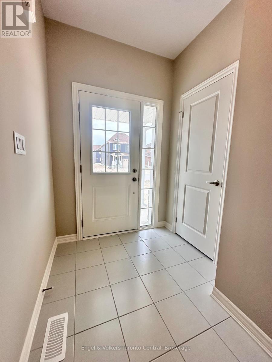 209 Clipper Drive, Clearview (Stayner), Ontario  L0M 1S0 - Photo 2 - S13000938