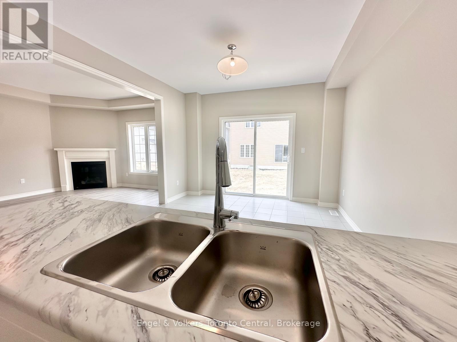 209 Clipper Drive, Clearview (Stayner), Ontario  L0M 1S0 - Photo 8 - S13000938