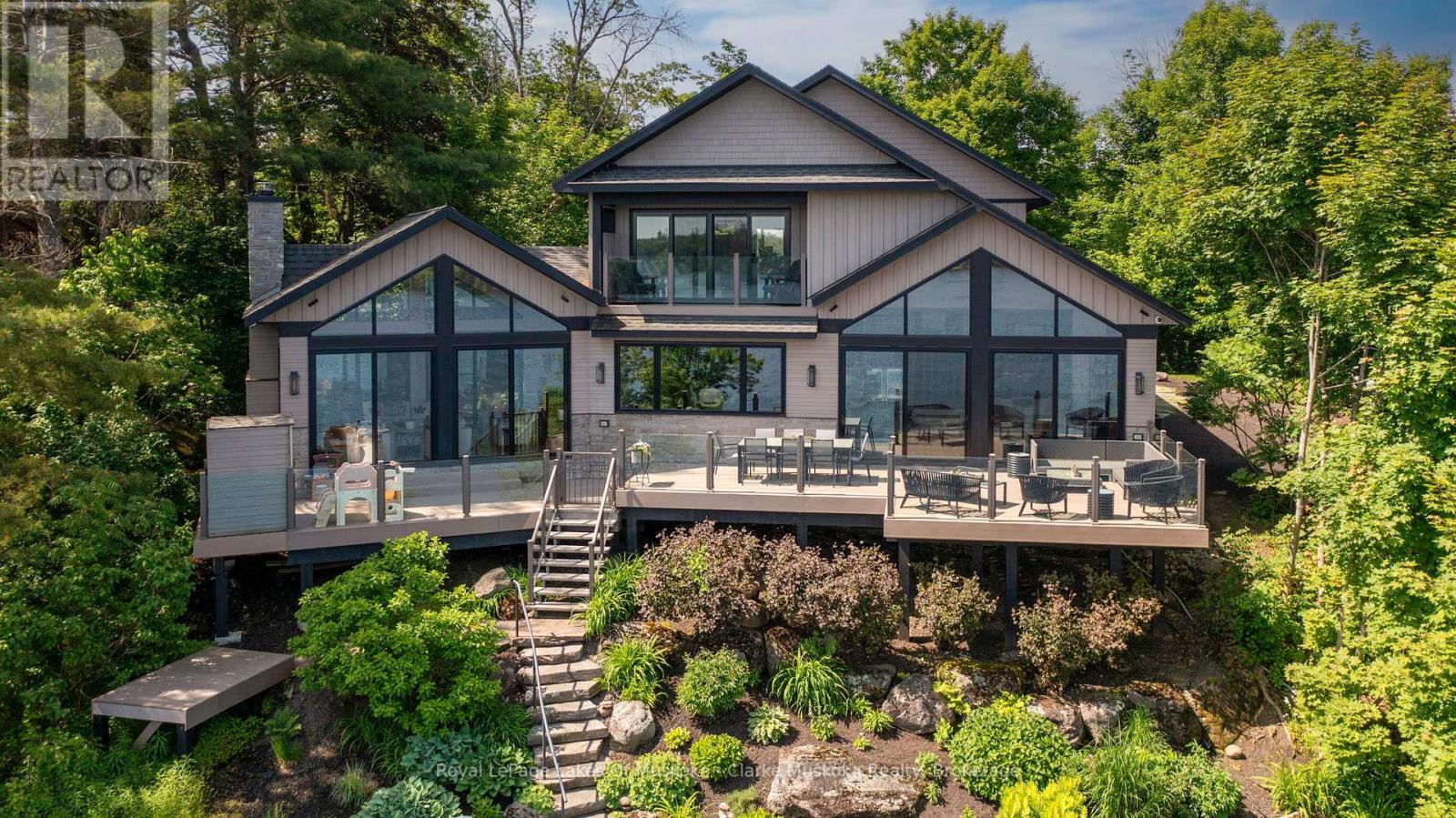 305 WAPASKA CRESCENT, Gravenhurst, Ontario