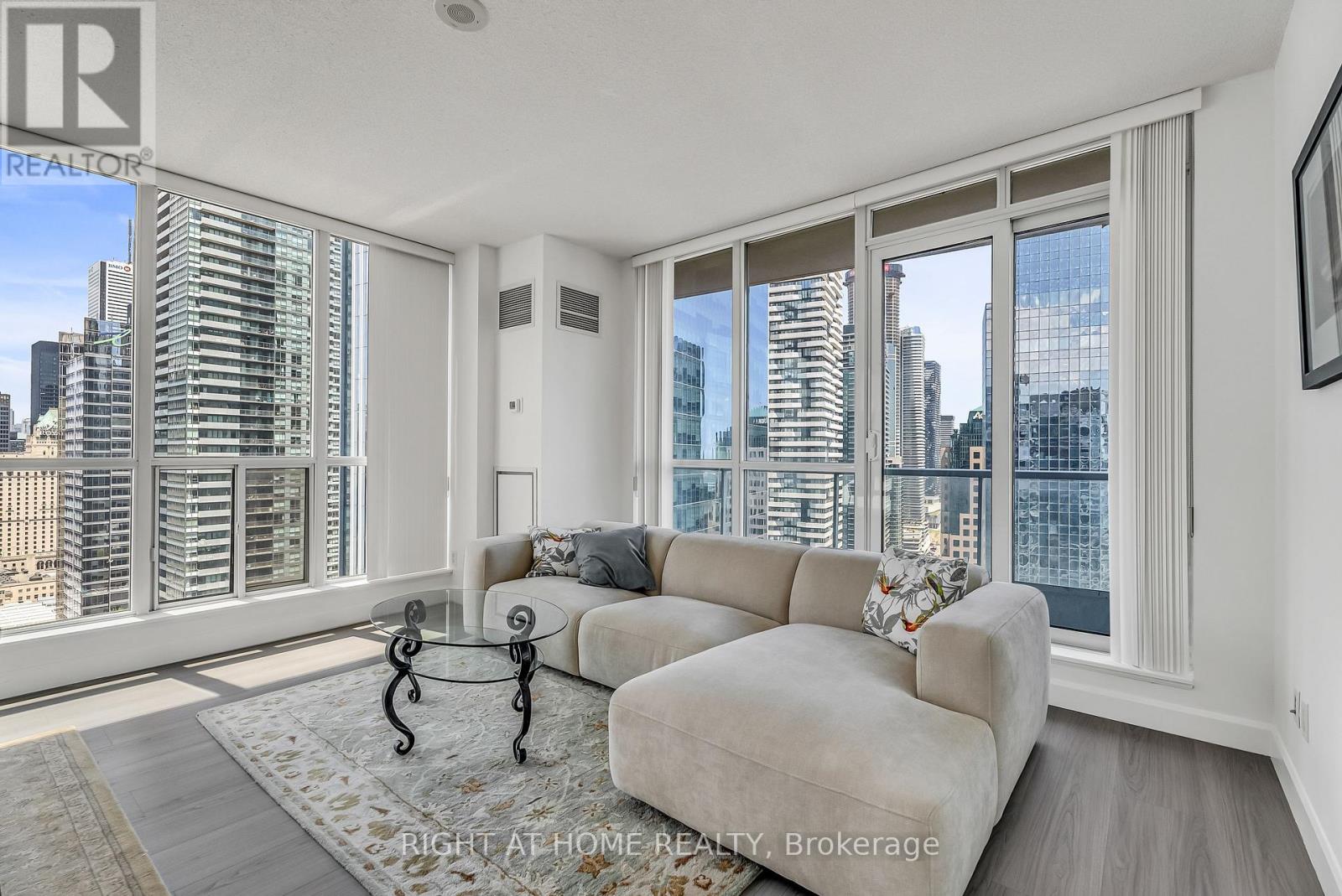 3202 - 8 York Street, Toronto, Ontario  M5J 2Y2 - Photo 3 - C13000910