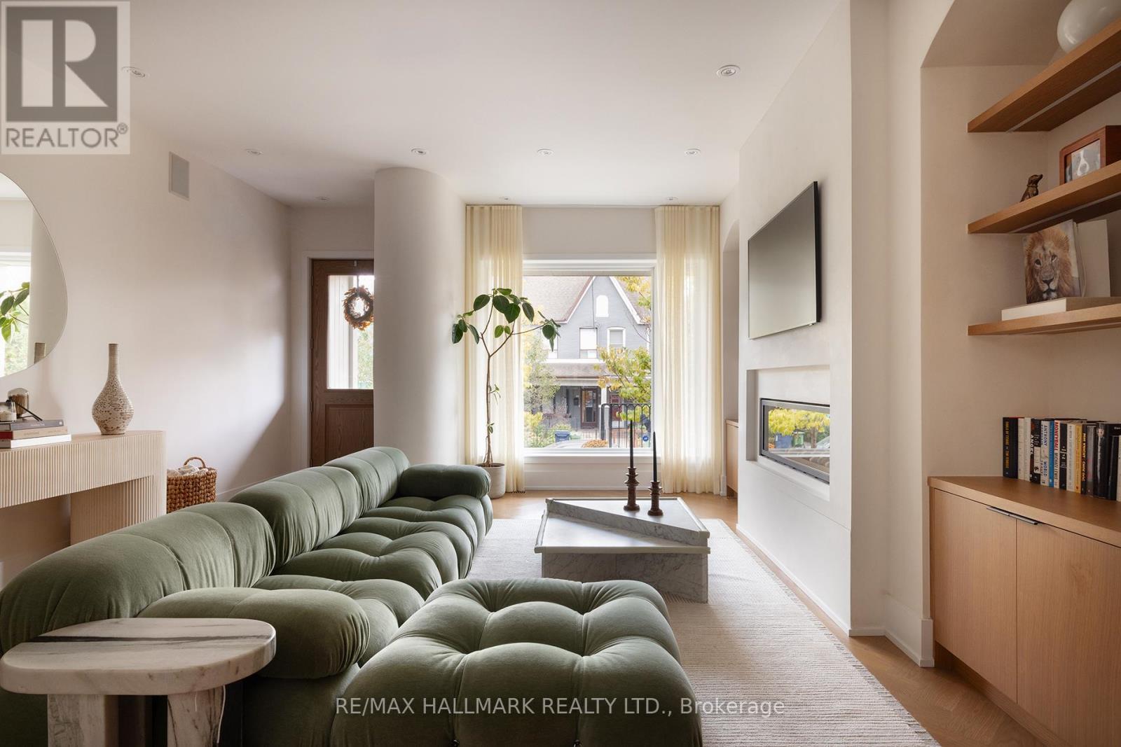 18 Foxley Street, Toronto, Ontario  M6J 1R1 - Photo 4 - C13000942