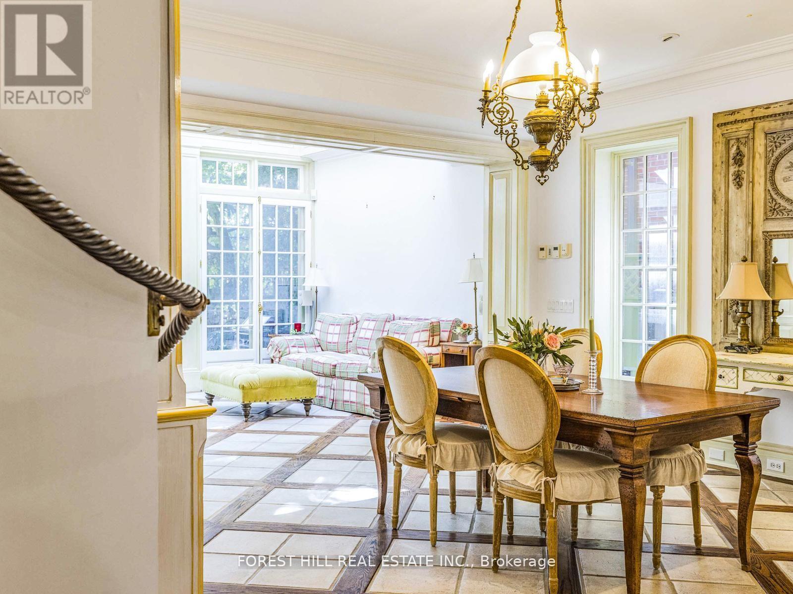 11 Dewbourne Avenue, Toronto, Ontario  M5P 1Z3 - Photo 14 - C13000962