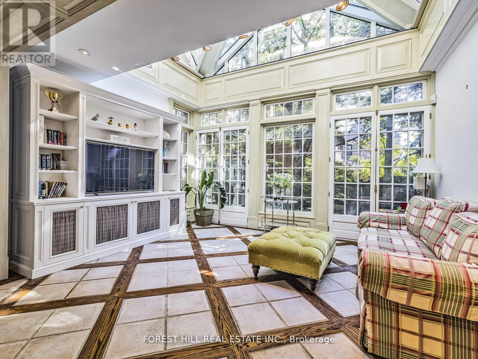 11 Dewbourne Avenue, Toronto, Ontario  M5P 1Z3 - Photo 17 - C13000962