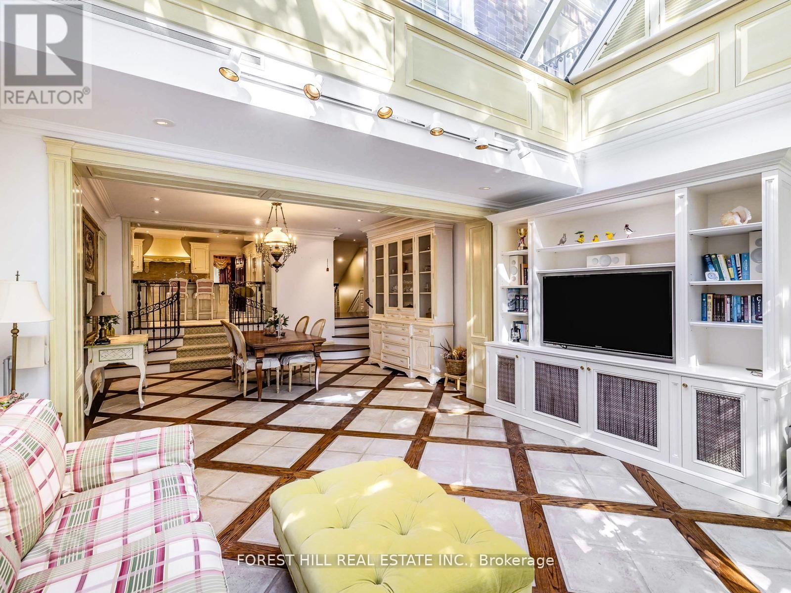 11 Dewbourne Avenue, Toronto, Ontario  M5P 1Z3 - Photo 19 - C13000962